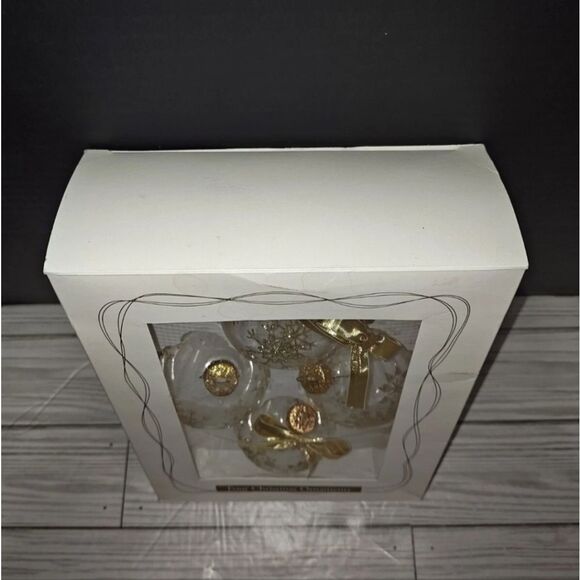 Christmas Holiday Vintage Glass Tree Ornaments Clear With Gold Snowflakes USA - Picture 2 of 8